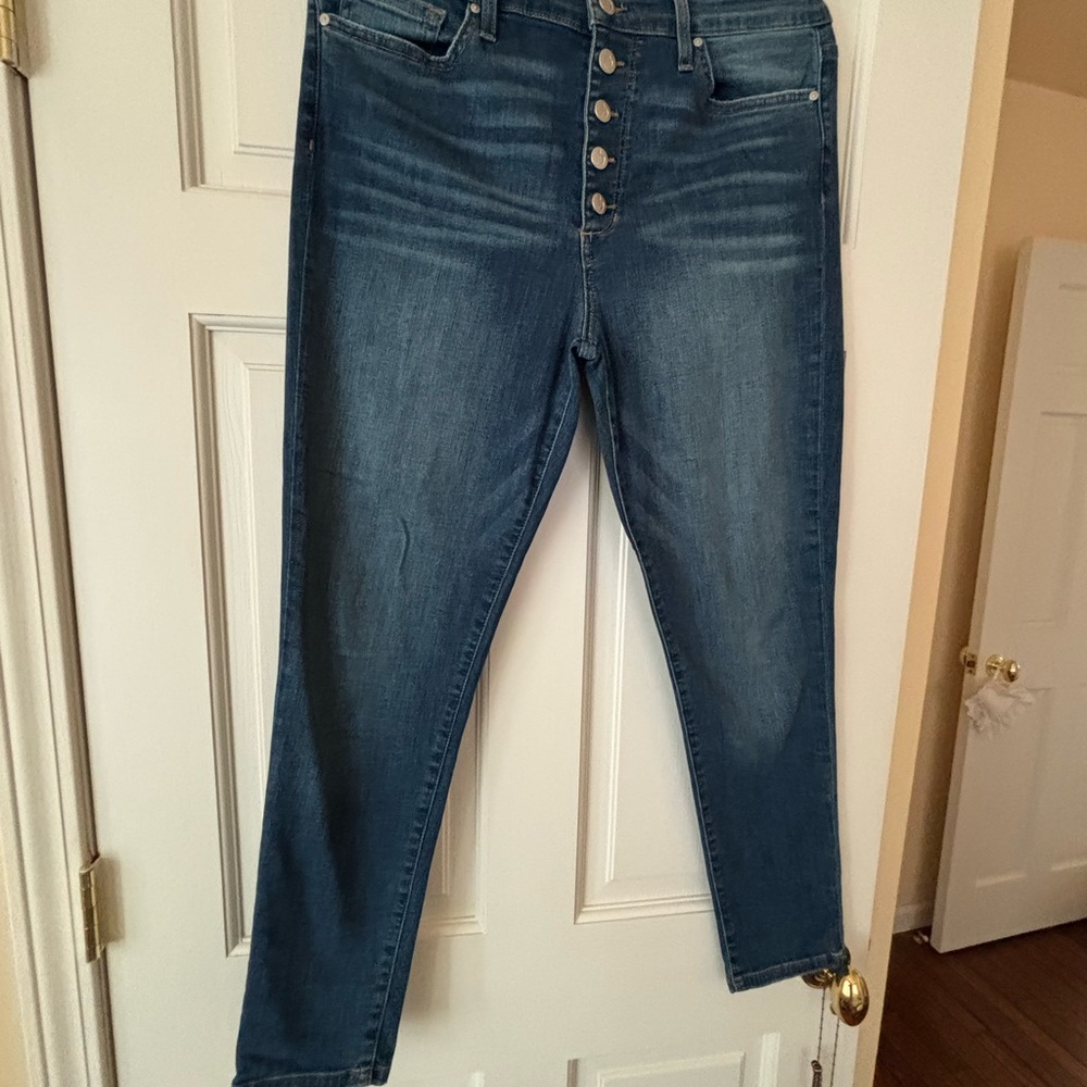 Joe’s jeans, 5 button closure,